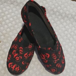 Hot Topic Black and Red Flats